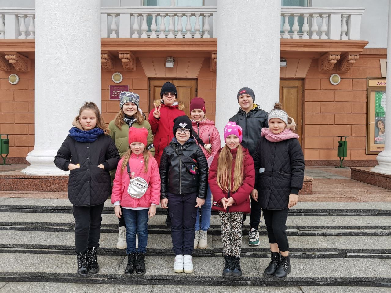 Фотофакт: в Витебской областной филармонии провели экскурсию для детей