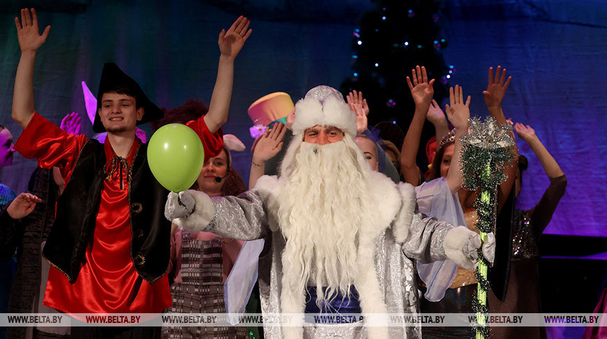 ФОТОФАКТ: Музыкальный спектакль для детей "Будь здоров, Новый год!" показали в Витебске